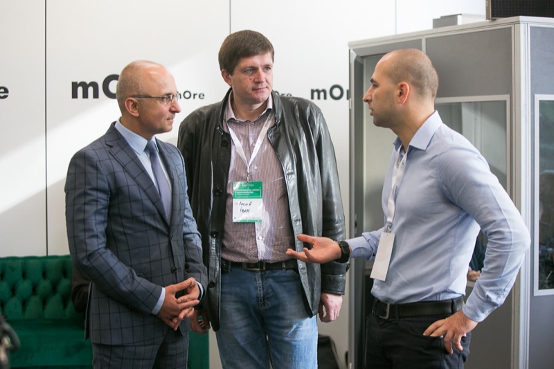 Entrepreneurs networking at Greencubator conference